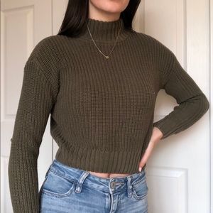 Green cropped sweater💚
